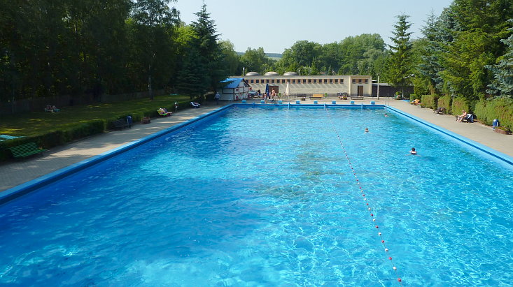 Das große Becken im Freibad Kahla. Das große Becken im Freibad Kahla.